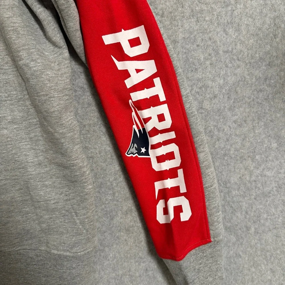 Starter New England Patriots NFL Crewneck Sweatshirt Gray Red Navy Mens Small